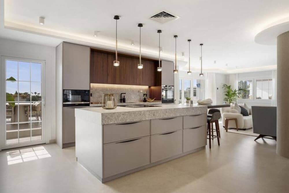 5 sypialnia Penthouse na sprzedaż w Marbella z basenem garażem - 1 795 000 € (Ref: 9915158)
