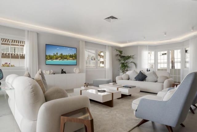 5 sypialnia Penthouse na sprzedaż w Nueva Andalucía Centro, Marbella z basenem garażem - 1 795 000 € (Ref: 9915158)