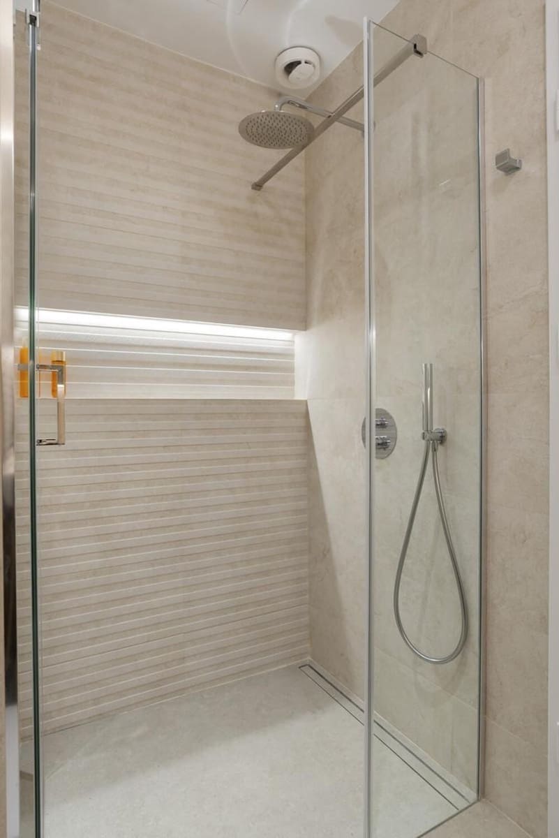 5 sypialnia Penthouse na sprzedaż w Marbella z basenem garażem - 1 795 000 € (Ref: 9915158)
