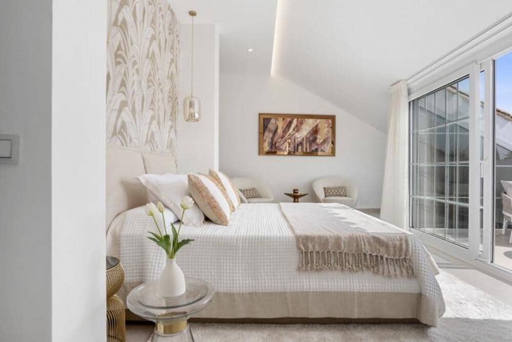 5 sypialnia Penthouse na sprzedaż w Marbella z basenem garażem - 1 795 000 € (Ref: 9915158)
