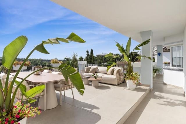 5 sypialnia Penthouse na sprzedaż w Nueva Andalucía Centro, Marbella z basenem garażem - 1 795 000 € (Ref: 9915158)