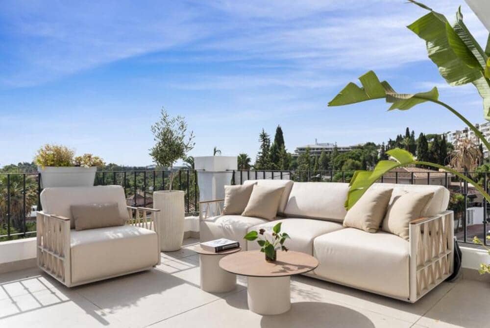 5 sypialnia Penthouse na sprzedaż w Marbella z basenem garażem - 1 795 000 € (Ref: 9915158)
