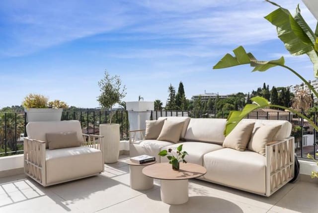 5 sypialnia Penthouse na sprzedaż w Nueva Andalucía Centro, Marbella z basenem garażem - 1 795 000 € (Ref: 9915158)
