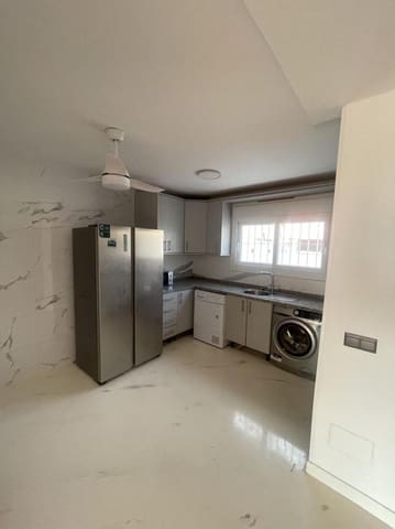 5 slaapkamer Huis te huur in Manilva Pueblo, Manilva met zwembad garage - € 2.500 (Ref: 9919242)