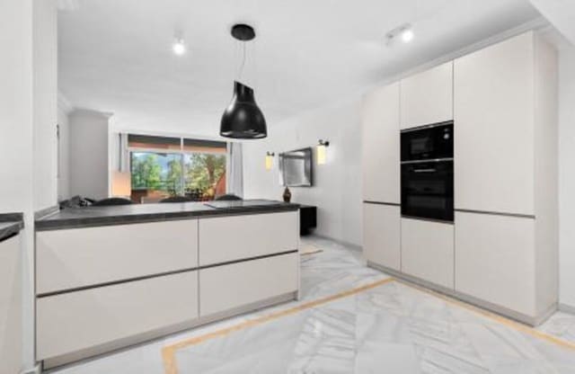 3 makuuhuone Huoneisto vuokrattavana paikassa Los Naranjos, Marbella mukana uima-altaan 
autotalli - 5 000 € (Ref: 9919243)
