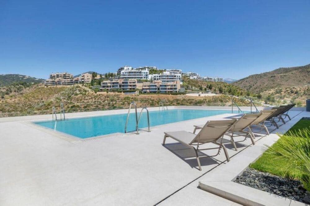 3 slaapkamer Appartement te huur in Benahavis met zwembad garage - € 5.000 (Ref: 9919244)