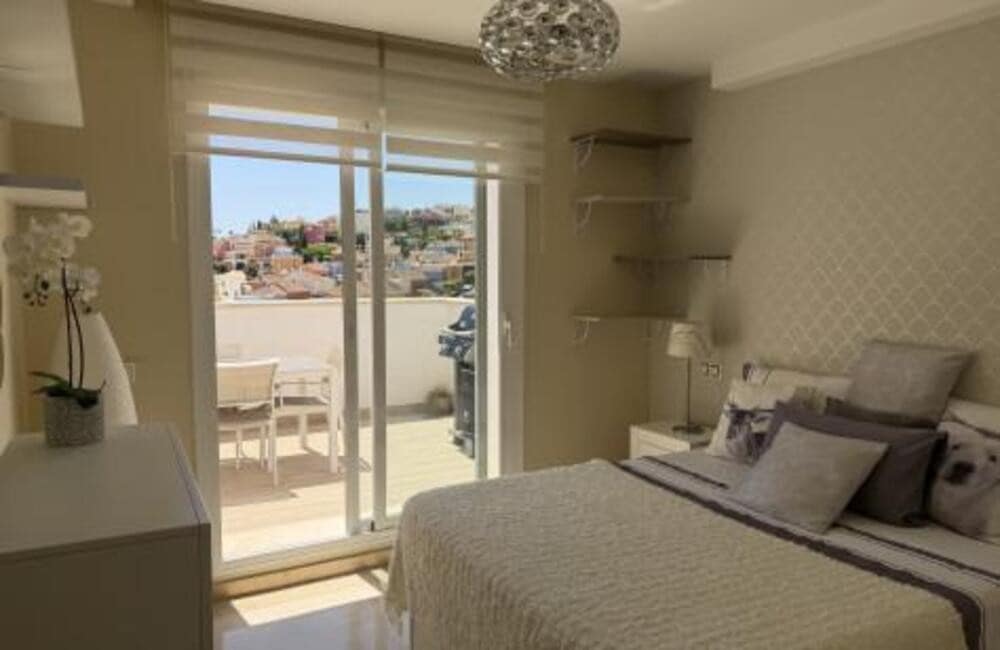 3 slaapkamer Penthouse te huur in Marbella met zwembad garage - € 3.600 (Ref: 9919245)