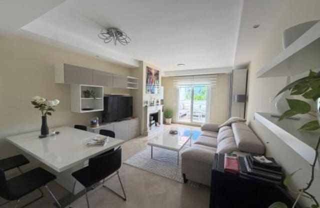 3 slaapkamer Penthouse te huur in Los Naranjos, Marbella met zwembad garage - € 3.600 (Ref: 9919245)