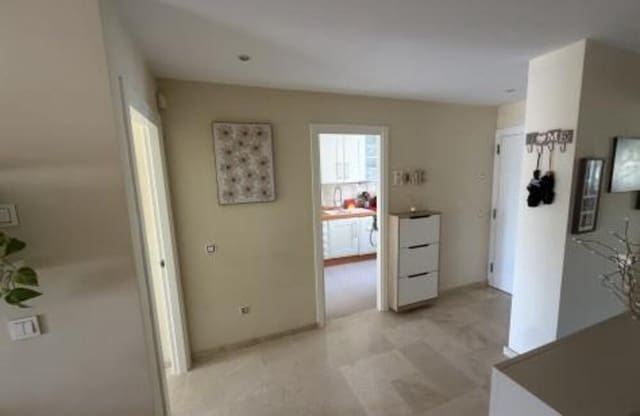 3 slaapkamer Penthouse te huur in Los Naranjos, Marbella met zwembad garage - € 3.600 (Ref: 9919245)