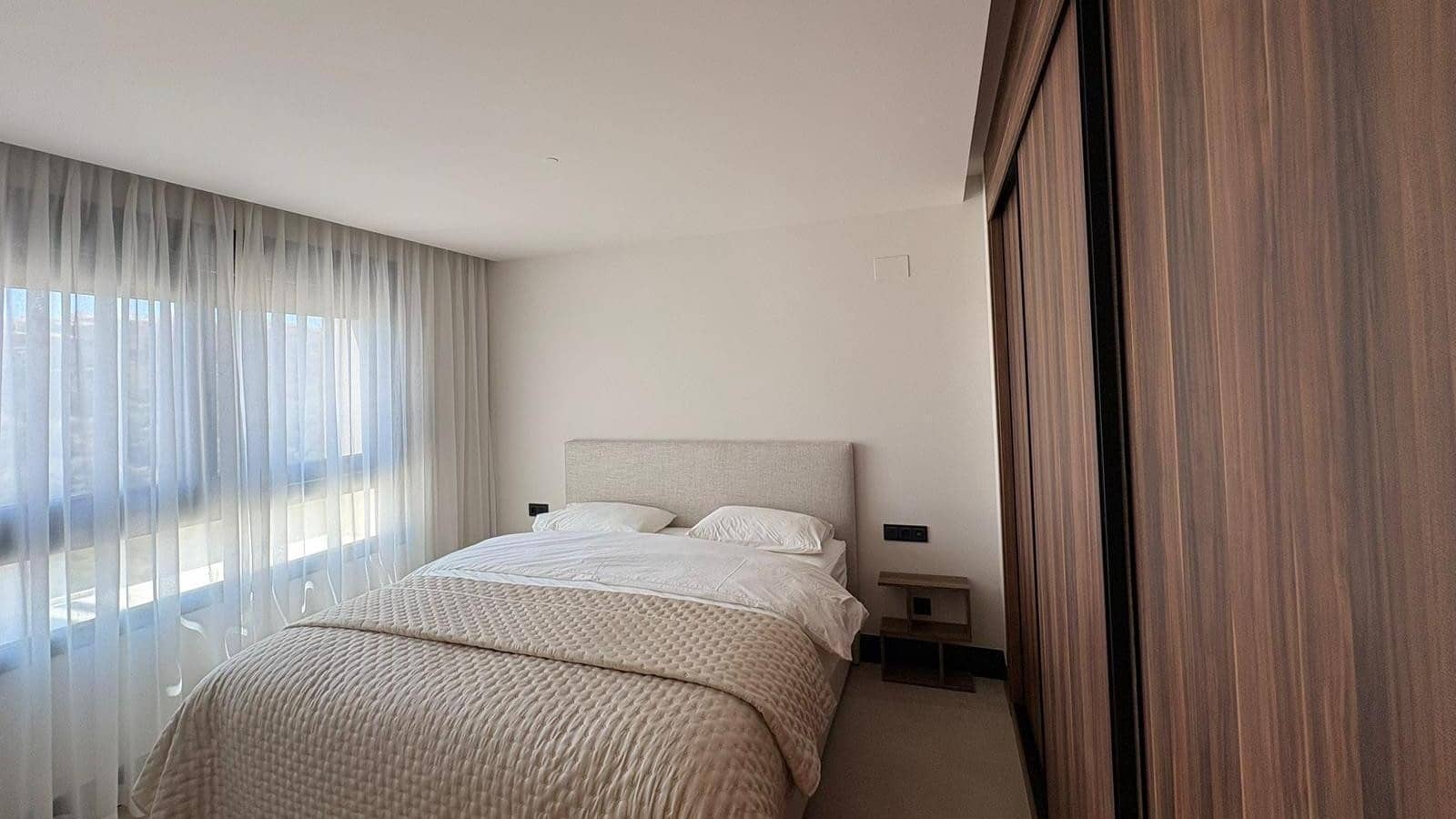 3 slaapkamer Penthouse te huur in Marbella met zwembad garage - € 4.000 (Ref: 9921617)