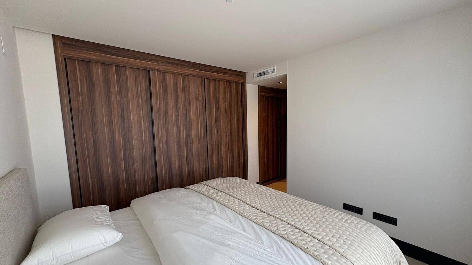 3 slaapkamer Penthouse te huur in Marbella met zwembad garage - € 4.000 (Ref: 9921617)