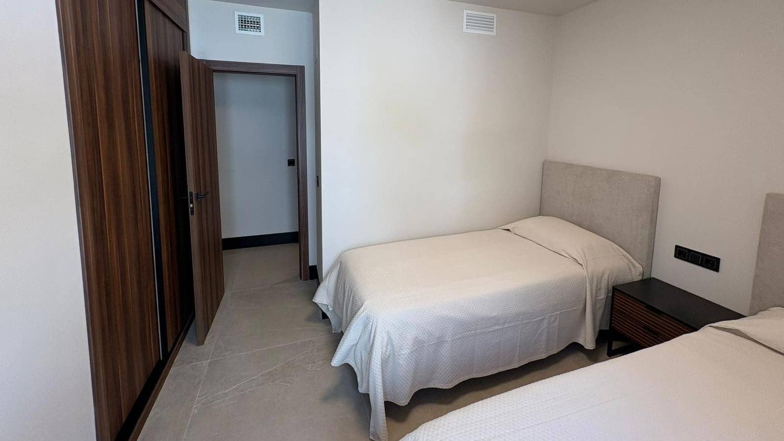 3 slaapkamer Penthouse te huur in Marbella met zwembad garage - € 4.000 (Ref: 9921617)