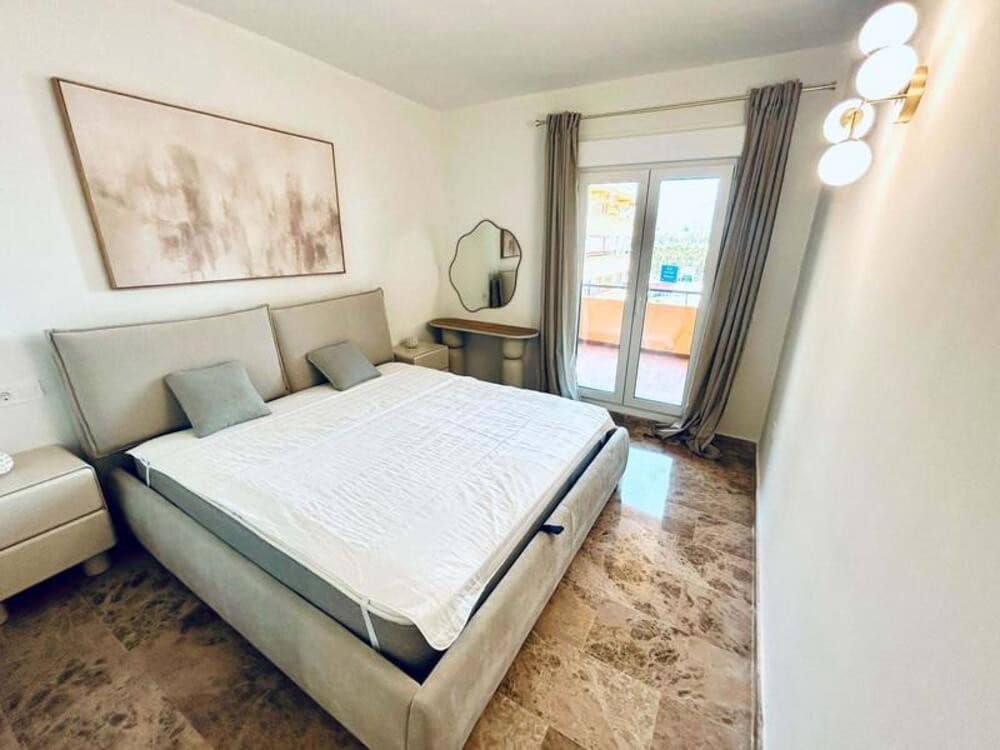 3 bedroom Apartment for rent in San Pedro de Alcantara with pool garage - € 3,600 (Ref: 9921618)
