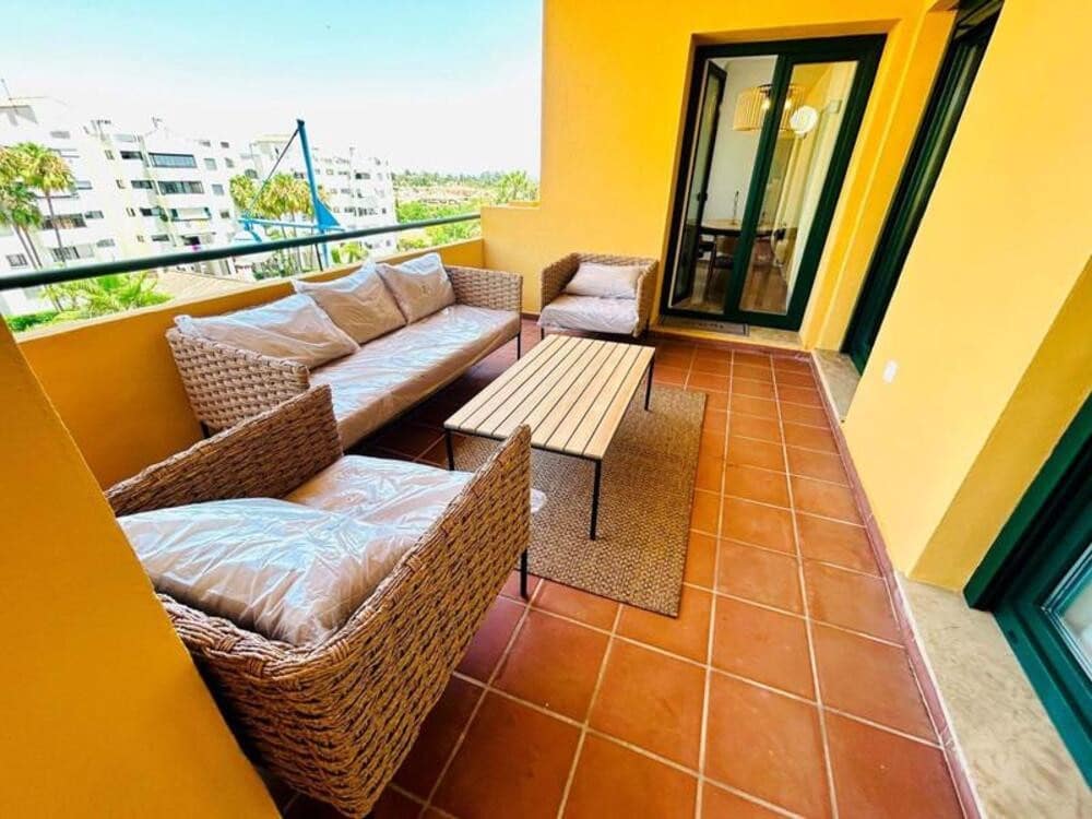 3 bedroom Apartment for rent in San Pedro de Alcantara with pool garage - € 3,600 (Ref: 9921618)
