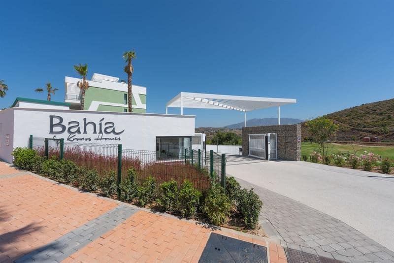 3 bedroom Penthouse for rent in La Cala de Mijas with pool garage - € 3,500 (Ref: 9921621)