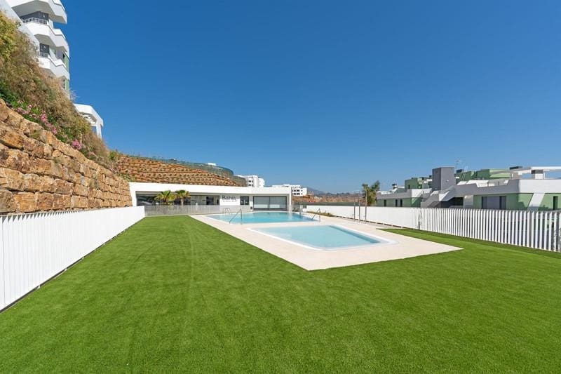 3 bedroom Penthouse for rent in La Cala de Mijas with pool garage - € 3,500 (Ref: 9921621)