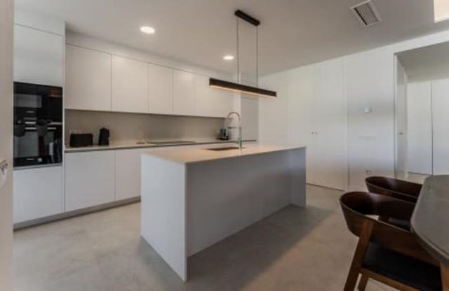 3 quarto Apartamento para arrendar em Santa Clara, Marbella com piscina garagem - 5 000 € (Ref: 9923151)
