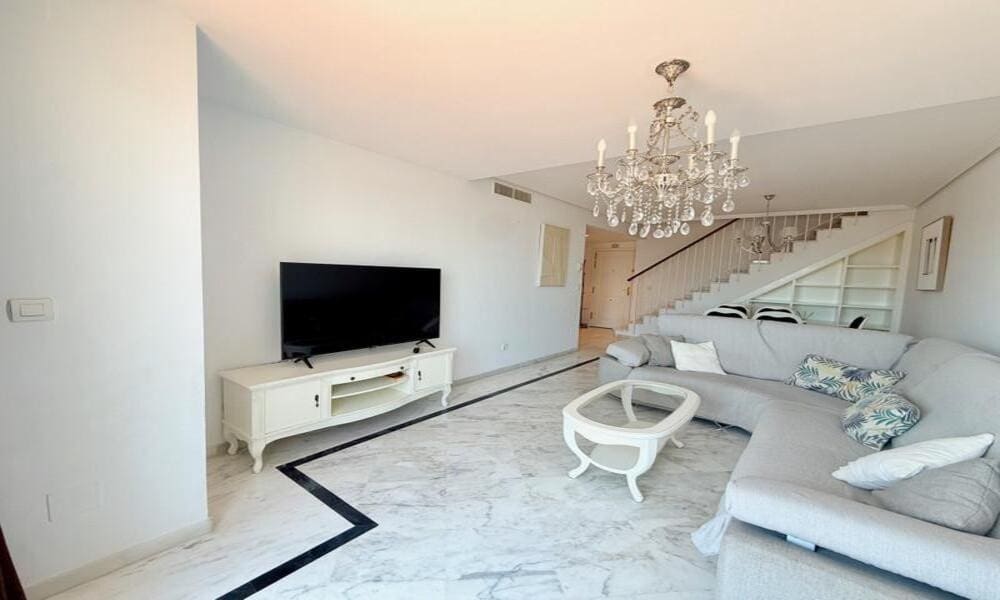 3 soveværelse Lejlighed til leje i Marbella med swimmingpool garage - € 2.500 (Ref: 9923152)