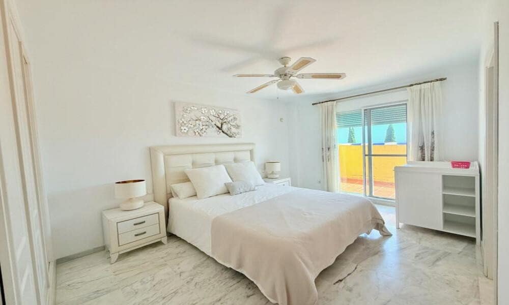 3 soveværelse Lejlighed til leje i Marbella med swimmingpool garage - € 2.500 (Ref: 9923152)