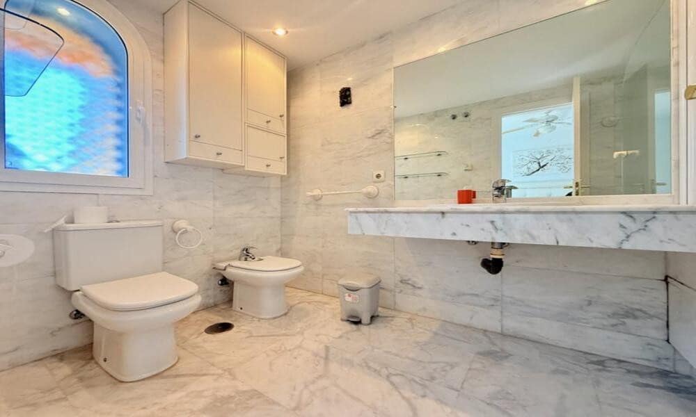 3 soveværelse Lejlighed til leje i Marbella med swimmingpool garage - € 2.500 (Ref: 9923152)