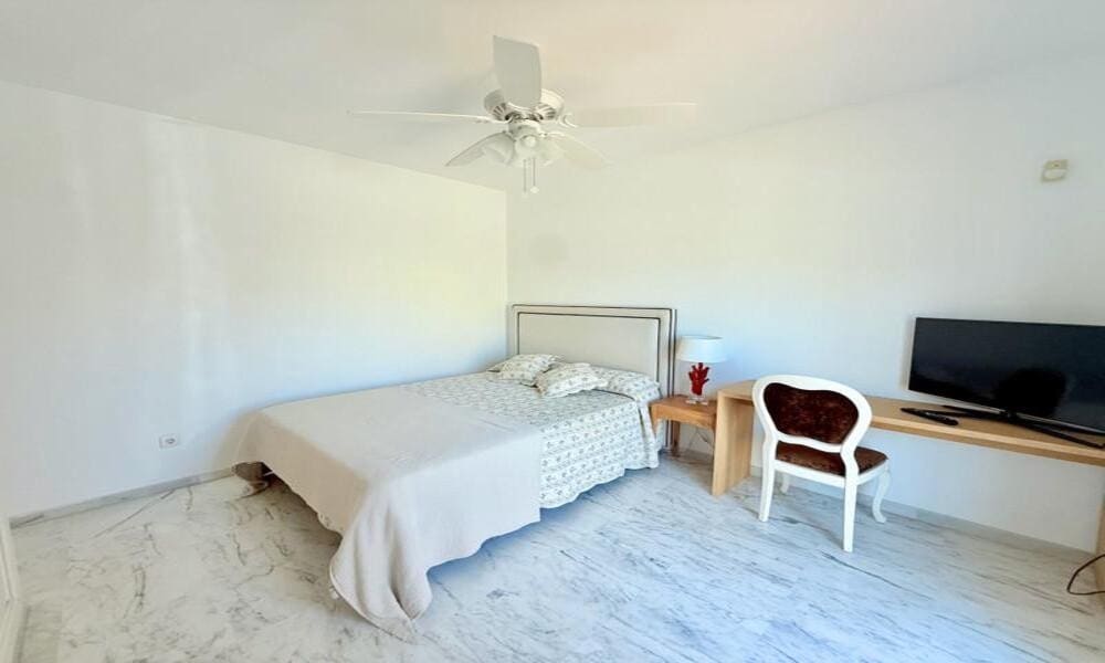 3 soveværelse Lejlighed til leje i Marbella med swimmingpool garage - € 2.500 (Ref: 9923152)