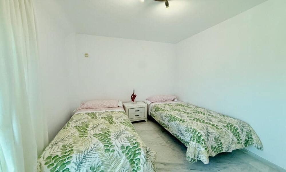3 soveværelse Lejlighed til leje i Marbella med swimmingpool garage - € 2.500 (Ref: 9923152)