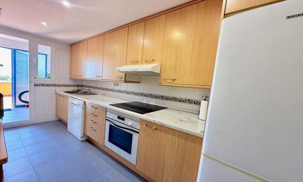 3 soveværelse Lejlighed til leje i Marbella med swimmingpool garage - € 2.500 (Ref: 9923152)
