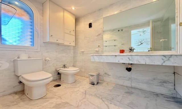 3 camera da letto Appartamento da affittare in Bahía de Marbella, Marbella con piscina garage - 2.500 € (Rif: 9923152)