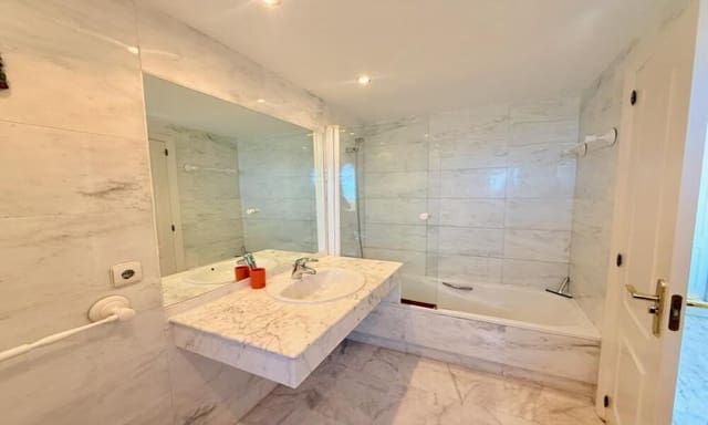 3 camera da letto Appartamento da affittare in Bahía de Marbella, Marbella con piscina garage - 2.500 € (Rif: 9923152)