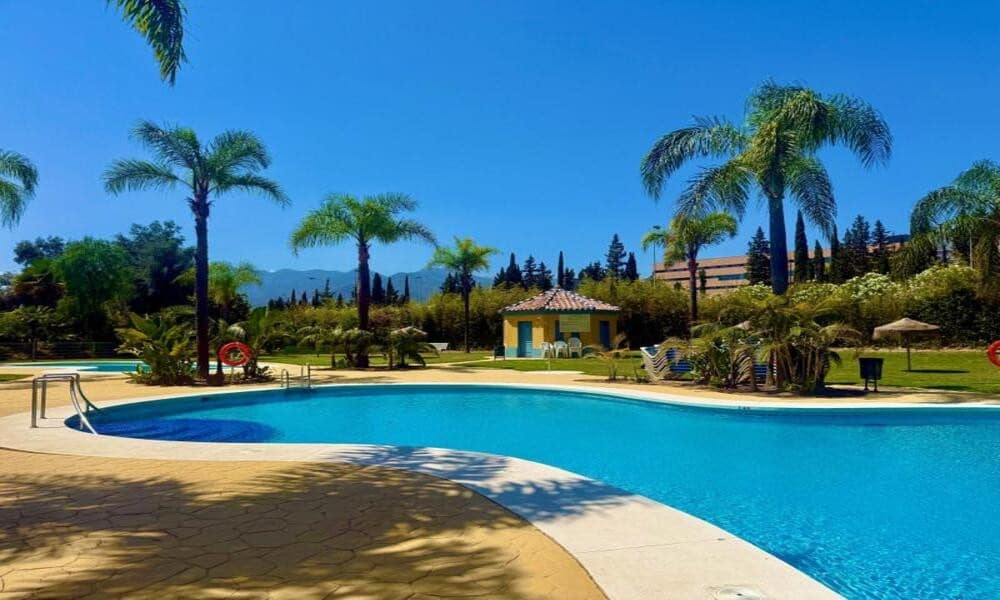 3 soveværelse Lejlighed til leje i Marbella med swimmingpool garage - € 2.500 (Ref: 9923152)