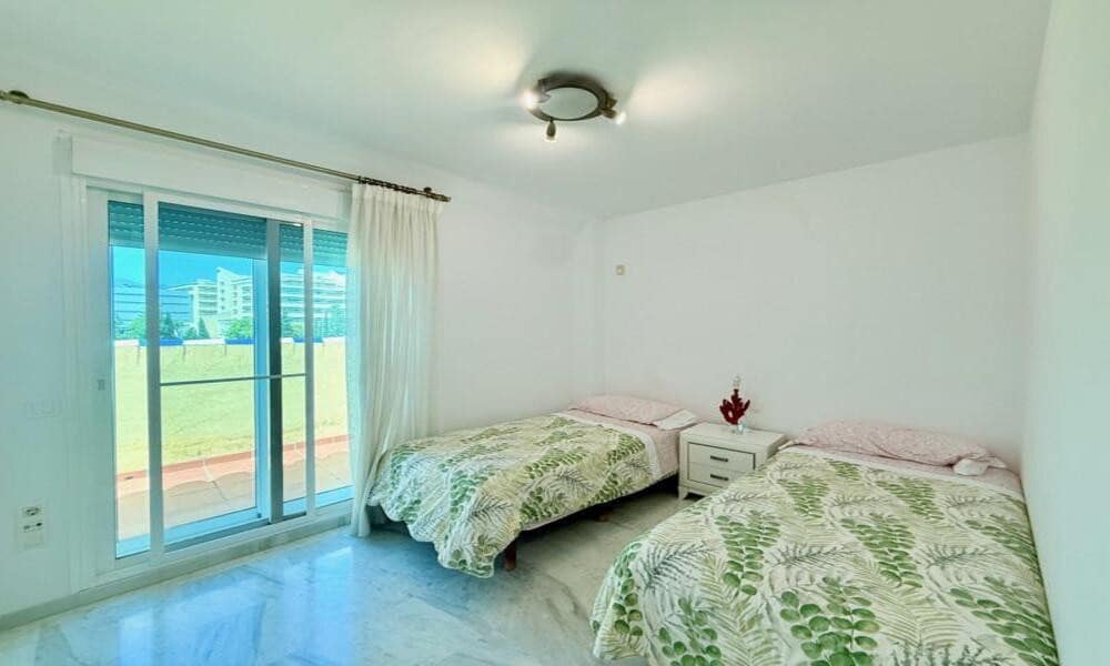 3 soveværelse Lejlighed til leje i Marbella med swimmingpool garage - € 2.500 (Ref: 9923152)