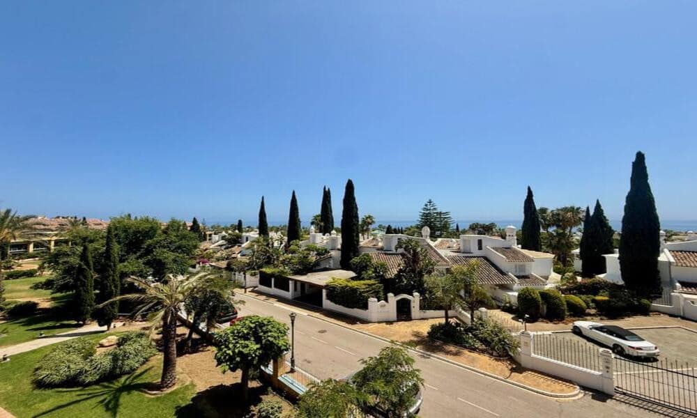 3 soveværelse Lejlighed til leje i Marbella med swimmingpool garage - € 2.500 (Ref: 9923152)
