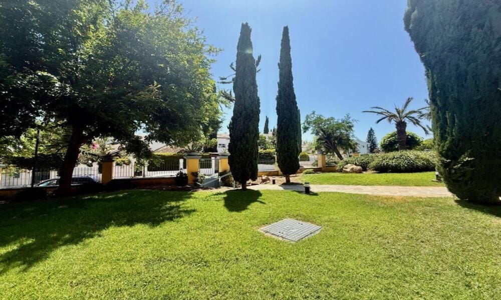 3 soveværelse Lejlighed til leje i Marbella med swimmingpool garage - € 2.500 (Ref: 9923152)