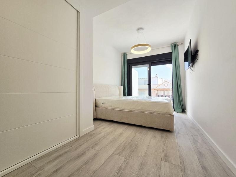 2 bedroom Penthouse for rent in Estepona with pool garage - € 2,900 (Ref: 9928648)