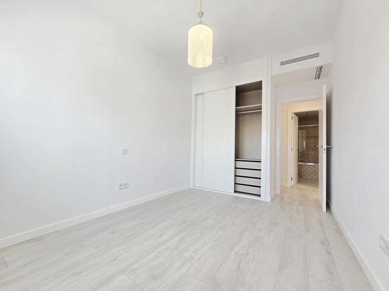 2 bedroom Penthouse for rent in Estepona with pool garage - € 2,900 (Ref: 9928648)