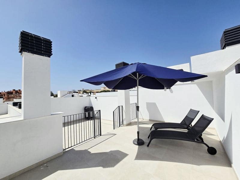 2 bedroom Penthouse for rent in Estepona with pool garage - € 2,900 (Ref: 9928648)