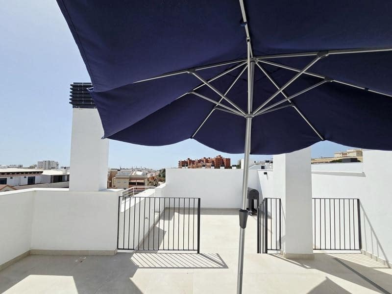 2 bedroom Penthouse for rent in Estepona with pool garage - € 2,900 (Ref: 9928648)