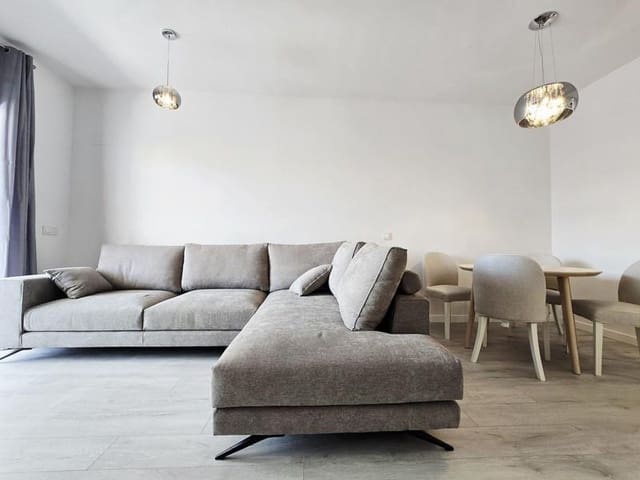 2 quarto Penthouse para arrendar em Huerta Nueva, Estepona com piscina garagem - 2 900 € (Ref: 9928648)