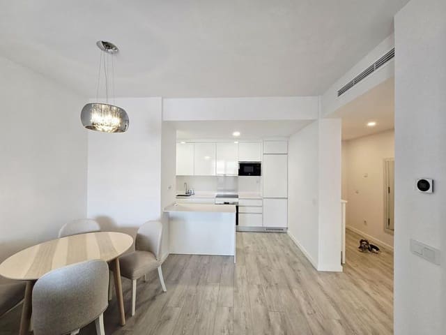 2 quarto Penthouse para arrendar em Huerta Nueva, Estepona com piscina garagem - 2 900 € (Ref: 9928648)