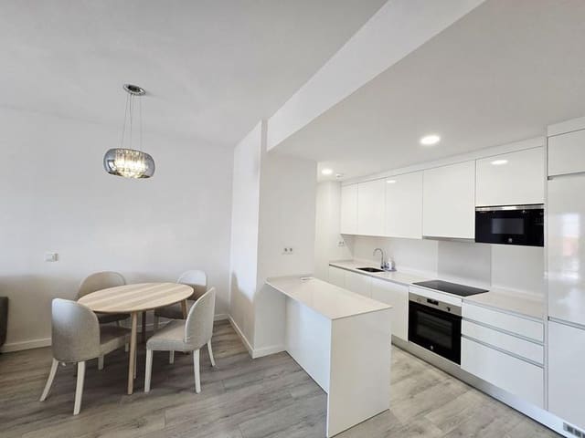 2 quarto Penthouse para arrendar em Huerta Nueva, Estepona com piscina garagem - 2 900 € (Ref: 9928648)