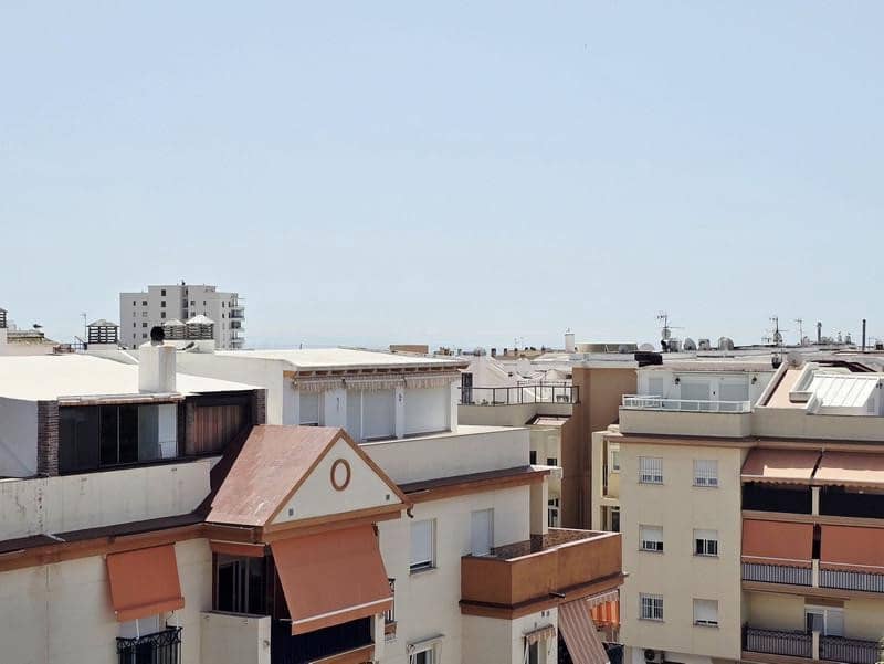 2 bedroom Penthouse for rent in Estepona with pool garage - € 2,900 (Ref: 9928648)