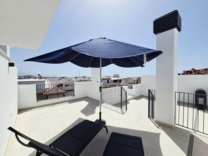 2 bedroom Penthouse for rent in Estepona with pool garage - € 2,900 (Ref: 9928648)