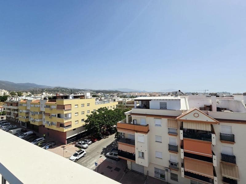 2 bedroom Penthouse for rent in Estepona with pool garage - € 2,900 (Ref: 9928648)