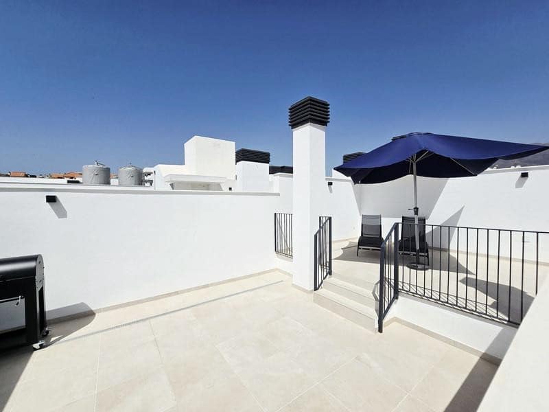 2 bedroom Penthouse for rent in Estepona with pool garage - € 2,900 (Ref: 9928648)