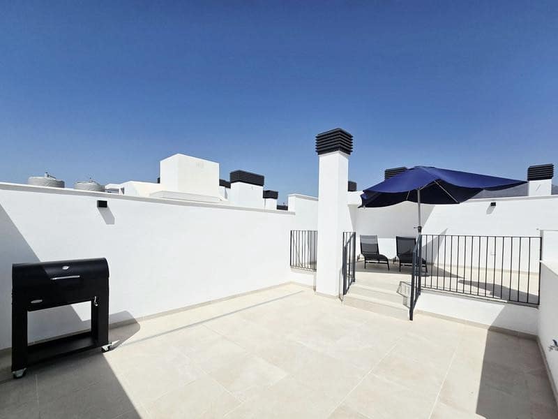 2 bedroom Penthouse for rent in Estepona with pool garage - € 2,900 (Ref: 9928648)