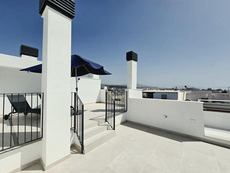 2 bedroom Penthouse for rent in Estepona with pool garage - € 2,900 (Ref: 9928648)