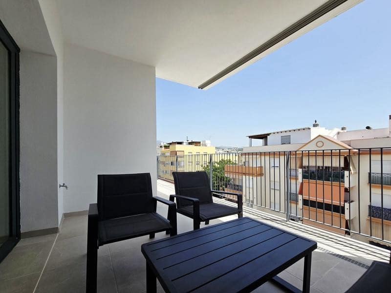 2 bedroom Penthouse for rent in Estepona with pool garage - € 2,900 (Ref: 9928648)