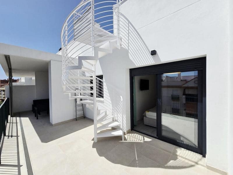 2 bedroom Penthouse for rent in Estepona with pool garage - € 2,900 (Ref: 9928648)