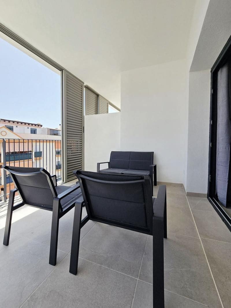 2 bedroom Penthouse for rent in Estepona with pool garage - € 2,900 (Ref: 9928648)