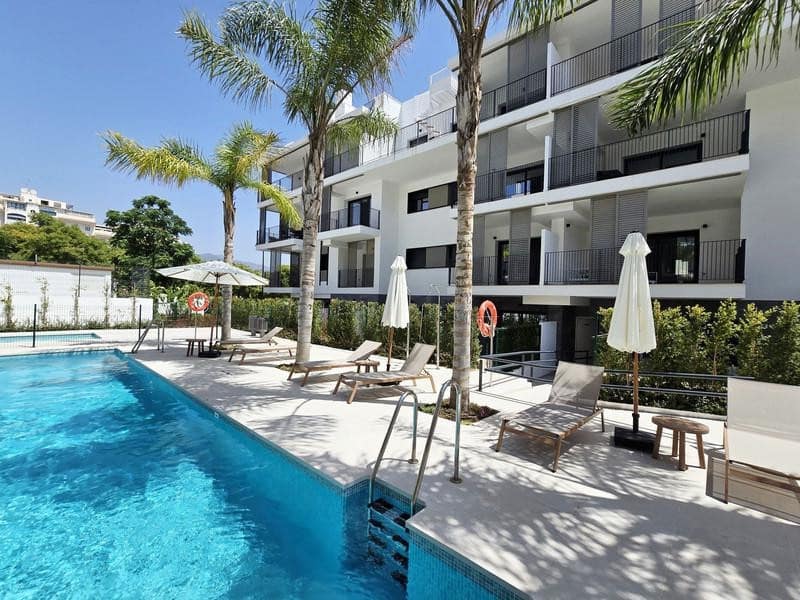 2 bedroom Penthouse for rent in Estepona with pool garage - € 2,900 (Ref: 9928648)